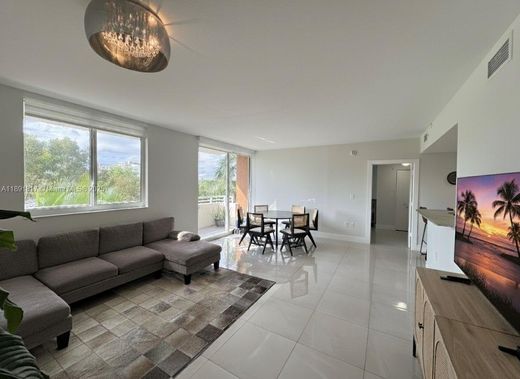 Kamienica w Aventura, Miami-Dade County