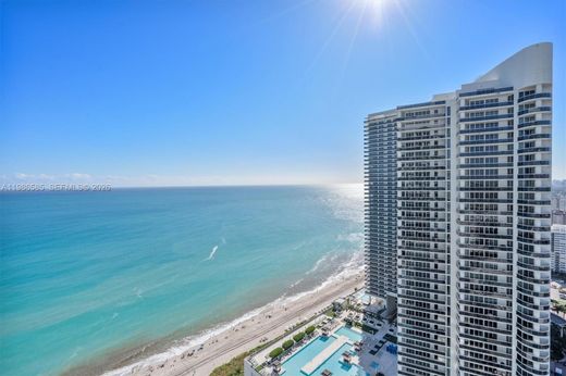 Residential complexes in Hollywood, Broward County