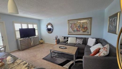 Residential complexes in Boca Raton, Palm Beach