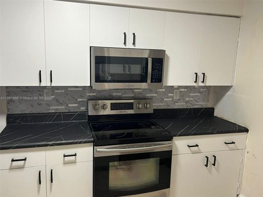 Kamienica w Miami, Miami-Dade County