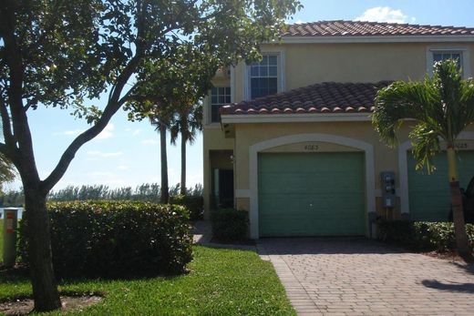 Townhouse in Deerfield Beach, Broward County