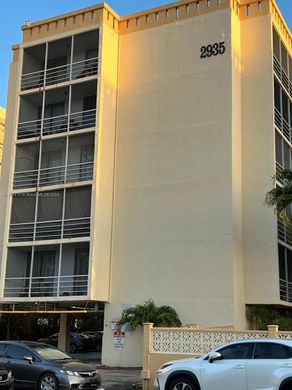 North Miami Beach, Miami-Dade Countyのアパートメント・コンプレックス