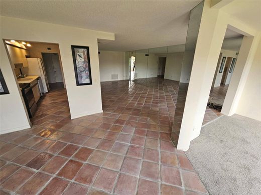 Residential complexes in Lake Worth, Palm Beach