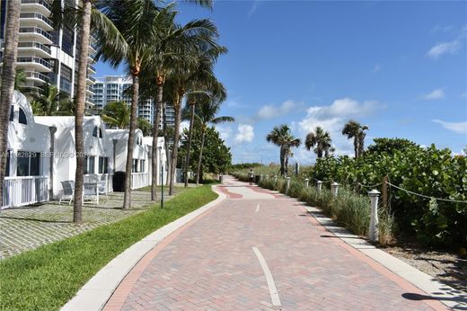 Residential complexes in Miami Beach, Miami-Dade