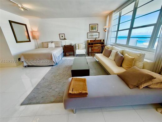 Residential complexes in Miami Beach, Miami-Dade