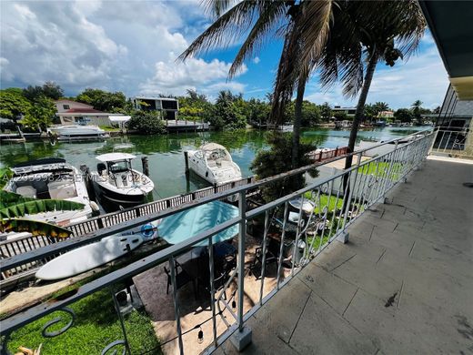 Residential complexes in Miami Beach, Miami-Dade