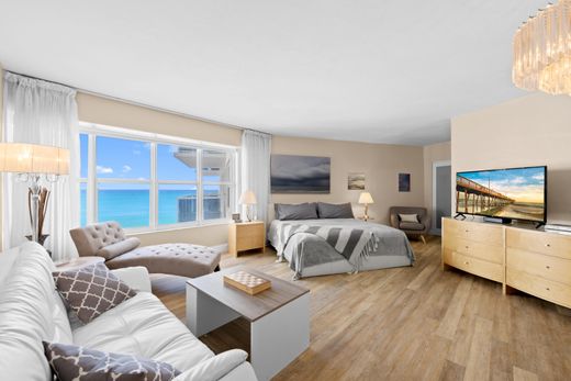 Residential complexes in Fort Lauderdale, Broward County