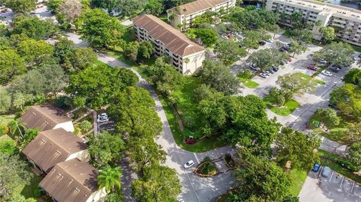 Residential complexes in Coconut Creek, Broward County
