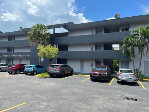 Miami Terrace Mobile Home, Miami-Dade Countyのアパートメント・コンプレックス