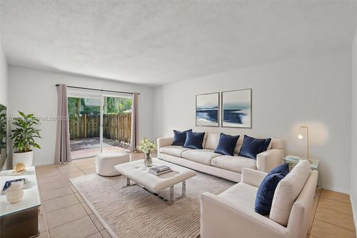 Residential complexes in Pinecrest, Miami-Dade