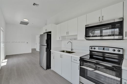 Residential complexes in Miami, Miami-Dade