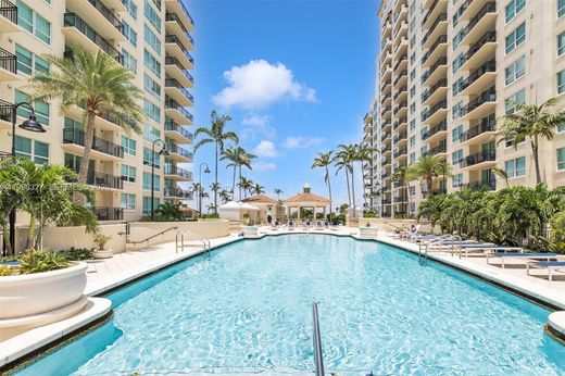 Residential complexes in Fort Lauderdale, Broward County