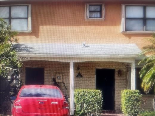 Townhouse in Pembroke Pines, Broward County