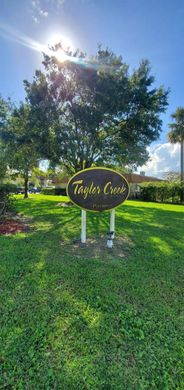 Residential complexes in Okeechobee, Okeechobee County