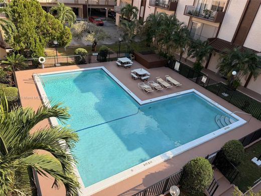 مجمع شقق ﻓﻲ Hialeah, Miami-Dade County