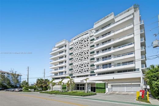 Residential complexes in Bay Harbor Islands, Miami-Dade