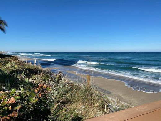 Residential complexes in Palm Beach Shores, Palm Beach