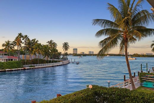 Residential complexes in Bay Harbor Islands, Miami-Dade