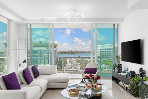 Residential complexes in Bay Harbor Islands, Miami-Dade