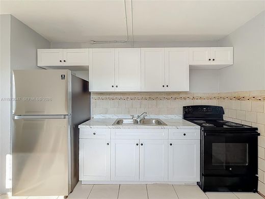 Villa in Pompano Beach, Broward County