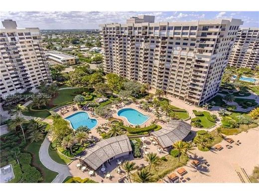 Residential complexes in Lauderdale by the sea, Broward County