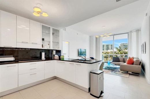 Residential complexes in Miami Beach, Miami-Dade