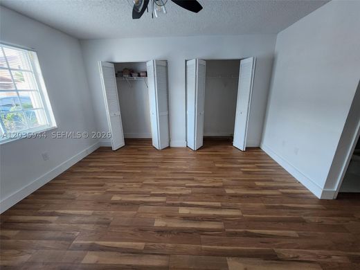 Residential complexes in Hialeah Gardens, Miami-Dade