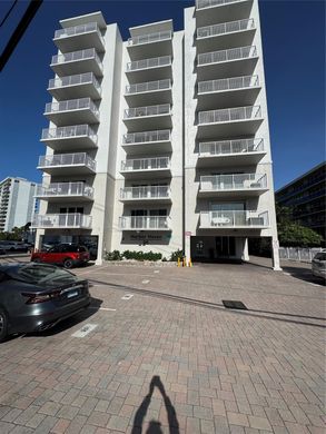 Residential complexes in Fort Lauderdale, Broward County