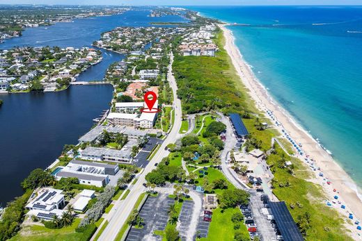 Residential complexes in Ocean Ridge, Palm Beach