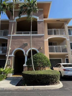 Residential complexes in West Palm Beach, Palm Beach