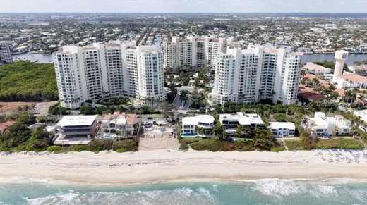 Residential complexes in Highland Beach, Palm Beach