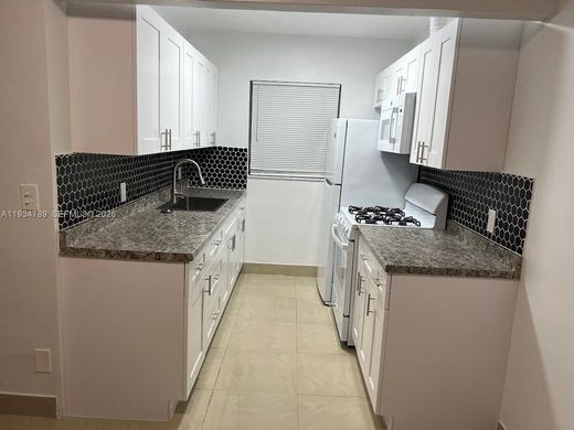 公寓楼  North Miami Beach, Miami-Dade County