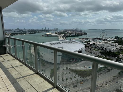 マイアミ, Miami-Dade Countyのアパートメント・コンプレックス