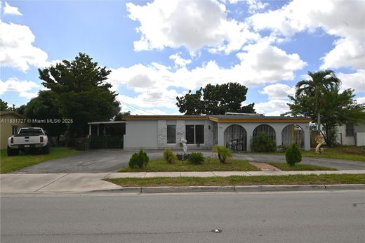 Villa in Hialeah, Miami-Dade