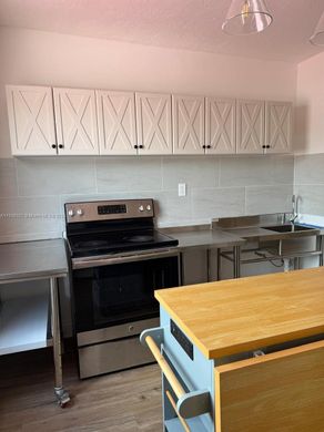 Complesso residenziale a North Miami Beach, Miami-Dade County