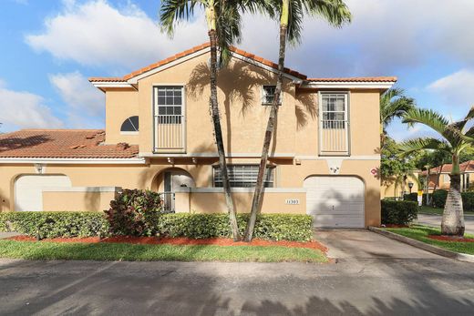 Townhouse in Coral Springs, Broward County