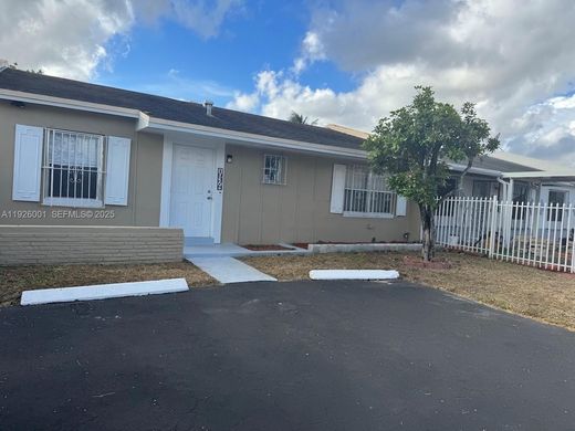 Townhouse - Miami Gardens, Miami-Dade County