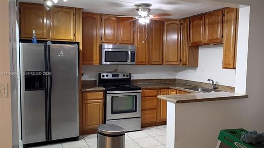 公寓楼  Coral Springs, Broward County