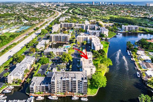 Residential complexes in Boca Raton, Palm Beach