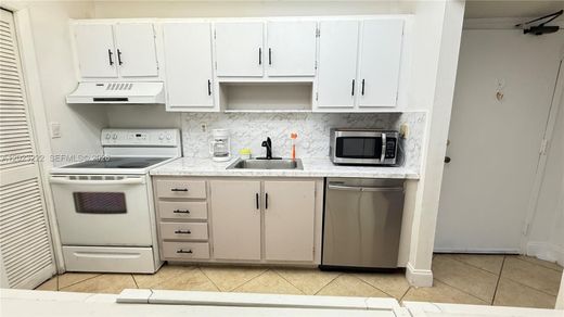 Residential complexes in Weston, Broward County
