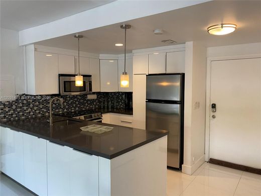 Residential complexes in Miami Beach, Miami-Dade