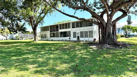 Residential complexes in Deerfield Beach, Broward County