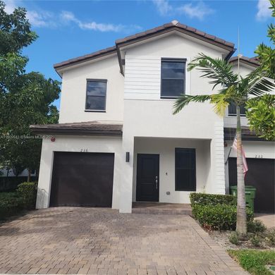 Townhouse in Pembroke Pines, Broward County