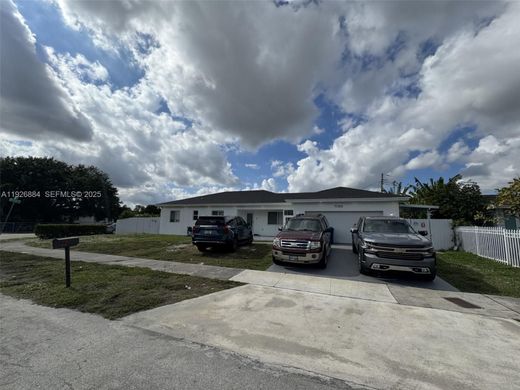 Villa Miami Gardens, Miami-Dade County