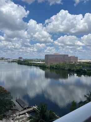 Complesso residenziale a Miami, Miami-Dade County