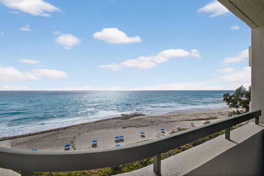 Residential complexes in Palm Beach Shores, Palm Beach