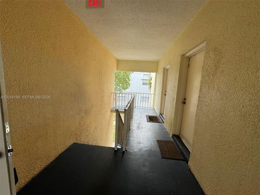 Residential complexes in West Palm Beach, Palm Beach