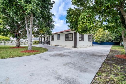 Villa in North Miami, Miami-Dade County