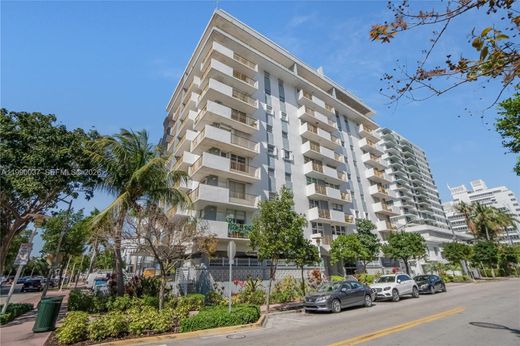 Residential complexes in Miami Beach, Miami-Dade