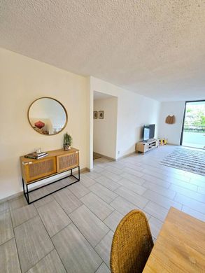 Residential complexes in Hallandale, Broward County